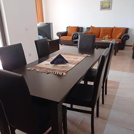 Apartamento градина